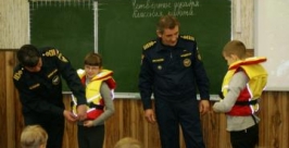 Об опасности тонкого льда школьникам рассказали магаданские спасатели Пресс-служба ГУ МЧС России по Магаданской области