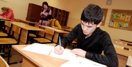 Последний в экзамен  по русскому языку в Магадане  приняли у мигрантов в СВГУ  Елена Федонина,ИА MagadanMedia