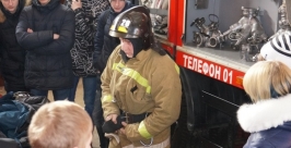 Пожарная часть № 20 на Колыме распахнула свои двери для студентов Пресс-служба ГУ МЧС России по Магаданской области