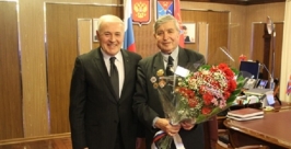 Памятный знак &quotВ честь 70-летия полного освобождения Ленинграда&quot получил магаданец Пресс-служба Правительства региона