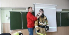 В гостях у школьников побывали магаданские пожарные Пресс-служба ГУ МЧС России по Магаданской области
