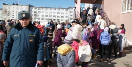 Учения в школе №24 города Магадана Пресс-служба ГУ МЧС России по Магаданской области