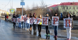 Заключительным этапом стало участие волонтеров в акции &quotПритормози!&quot в Магадане Пресс-служба ГИБДД УМВД России по Магаданской области