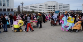 Впервые в истории города маленькие магаданцы и их родители выбирали лучшую коляску Гужвенко Сергей ИА MagadanMedia