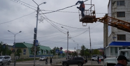 Коммунальщики чинят поврежденный кабель светофора Сергей Гужвенко, MagadanMedia