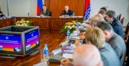 Полпред президента в ДВФО подчеркнул, что для затраты наименьших бюджетных денег портом смогли бы пользоваться и другие региональные предприятия Александр Крылов, MagadanMedia