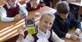 Заметными на дороге постарались сделать школьников магаданские полицейские Группа по пропаганде ОГИБДД УМВД России по Магаданской области