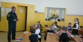 В средней школе поселка Уптар сотрудники МЧС провели занятия по пропаганде пожарно-техниче Пресс-служба ГУ МЧС России по Магаданской области