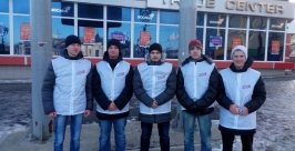 На главных улицах колымской столицы региональные отделения партии &quotЕдиная Россия&quot и &quotМолод Пресс-служба Магаданского РО ВПП &quotЕдиная Россия&quot