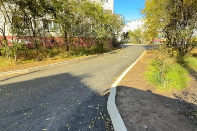 В пяти дворах Магадана завершили большое благоустройство Источник