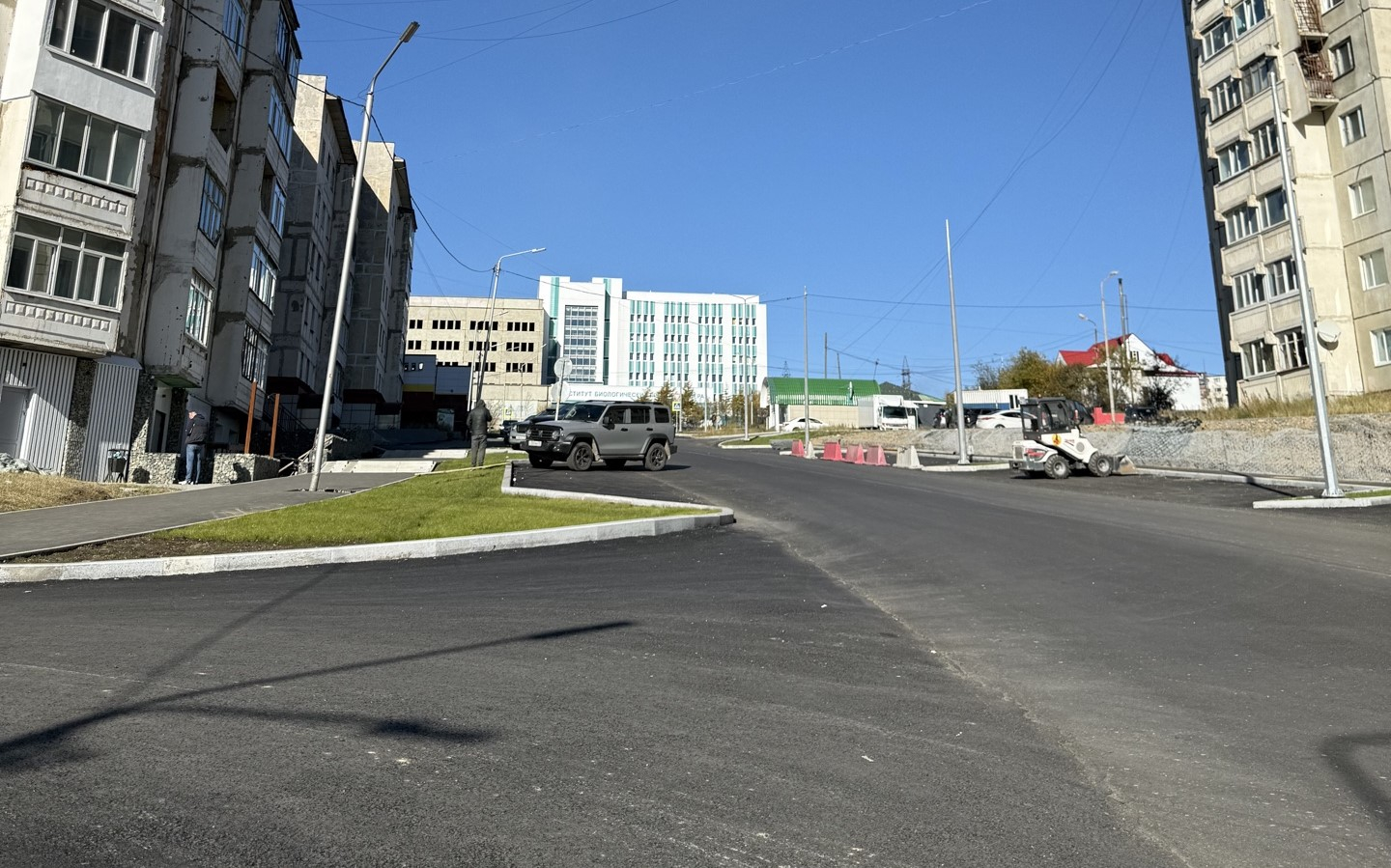В Магадане завершают монтаж освещения и благоустройство улиц Источник