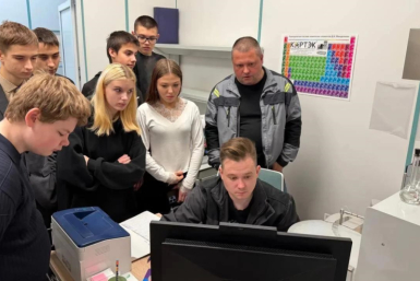 Школьники Магадана познакомились с работой лаборатории &quotСила Недр&quot Источник