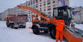 Ежесуточно с последствием циклона в Магадане борется около 100 единиц специализированной техники – это грейдеры, фронтальные погрузчики, комбинированные машины, бульдозеры Мария Золотарева, MagadanMedia