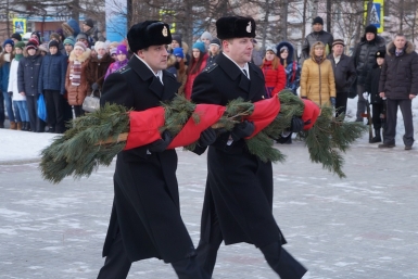 Возложение венков к памятнику Мария Золотарева, MagadanMedia