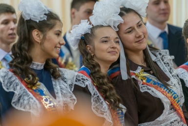 &quotПоследний звонок – 2015&quot в школе № 18 Александр Крылов, ИА Magadanmedia