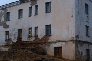 Дом № 11 по улице Авиационной в Магадане Жительница дома № 11 по улице Авиационной Дарья