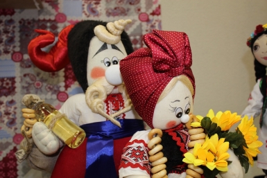 Куклы в русских костюмах Юлия Чухломина, ИА MagadanMedia