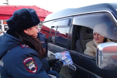 В областной столице провели пропагандистскую акцию &quotАвтокресло&quot ОГИБДД УМВД России по Магаданской области