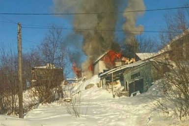 Нежилой дом сгорел в Магадане Из социальных сетей
