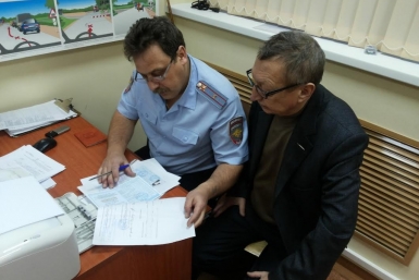 ГИБДД и общественники в Магадане организовали выездной прием экзаменов у водителей ОГИБДД УМВД России по Магаданской области