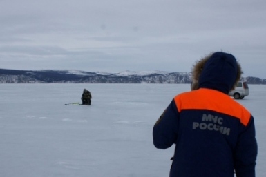 Сотрудники МЧС провели рейд в бухте Гертнера в Магадане ГУ МЧС России по Магаданской области
