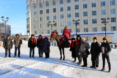 Митинг, посвященный памяти Владимира Ленина, традиционно провели на площади Космонавтов Пресс-служба Магаданского ОК КПРФ