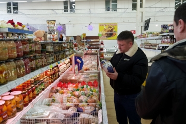 Рейд по городскому супермаркету Пресс-служба Магаданского регионального отделения ЛДПР
