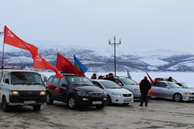 Автопробег члены партии КПРФ провели в честь образования Советской Армии и Военно-Морского флота Пресс-служба Магаданского ОК КПРФ