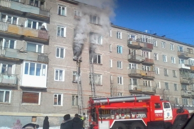 Колымские пожарные ликвидировали пожар в поселке Сокол Из соцсетей