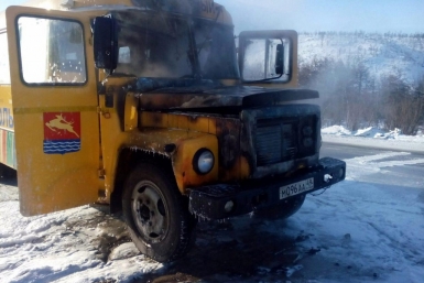 Школьный автобус сгорел недалеко от Магадана Из социальных сетей