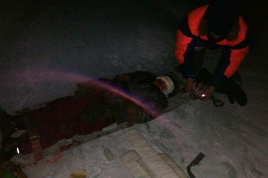 Спасатели оказали пострадавшим первую помощь Магаданский ПСО