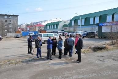 Территорией около &quotЗеленого рынка&quot занялись местные власти Пресс-служба мэрии Магадана