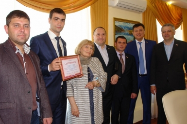 Сертификат получил преподаватель Константин Зеленский Пресс-служба Магаданской городской Думы