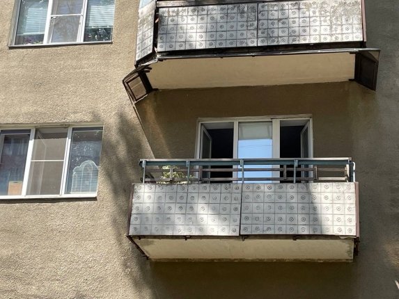 Застеклили балкон без спроса? Вот что теперь будет по ЖКХ: штраф и демонтаж