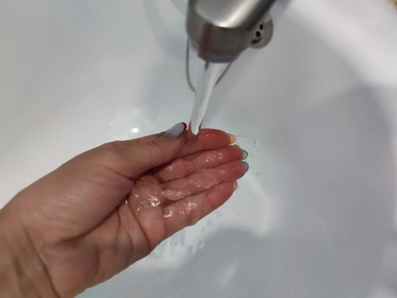 Минстрой разъяснил порядок перерасчета по ЖКХ: за горячую воду можно не платить