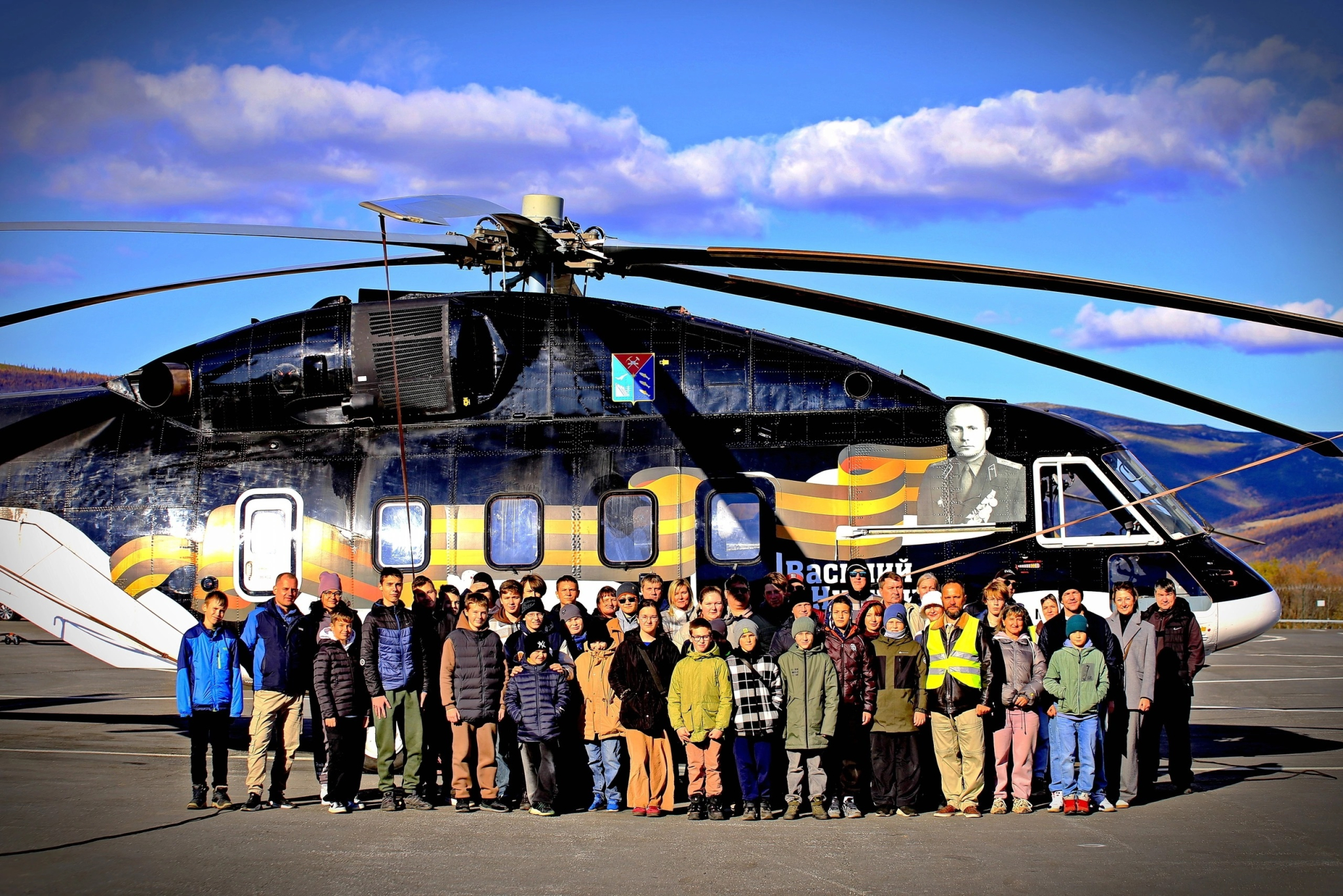 Школьники центра &quotЮность&quot посетили вертолетную площадку &quotСахарная&quot Источник