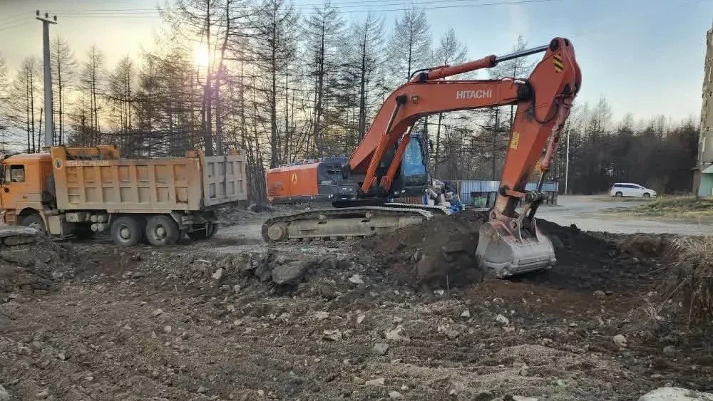 В поселке Сокол ремонтируют дорогу на улице Королева канал МАКС Ларисы Поликановой
