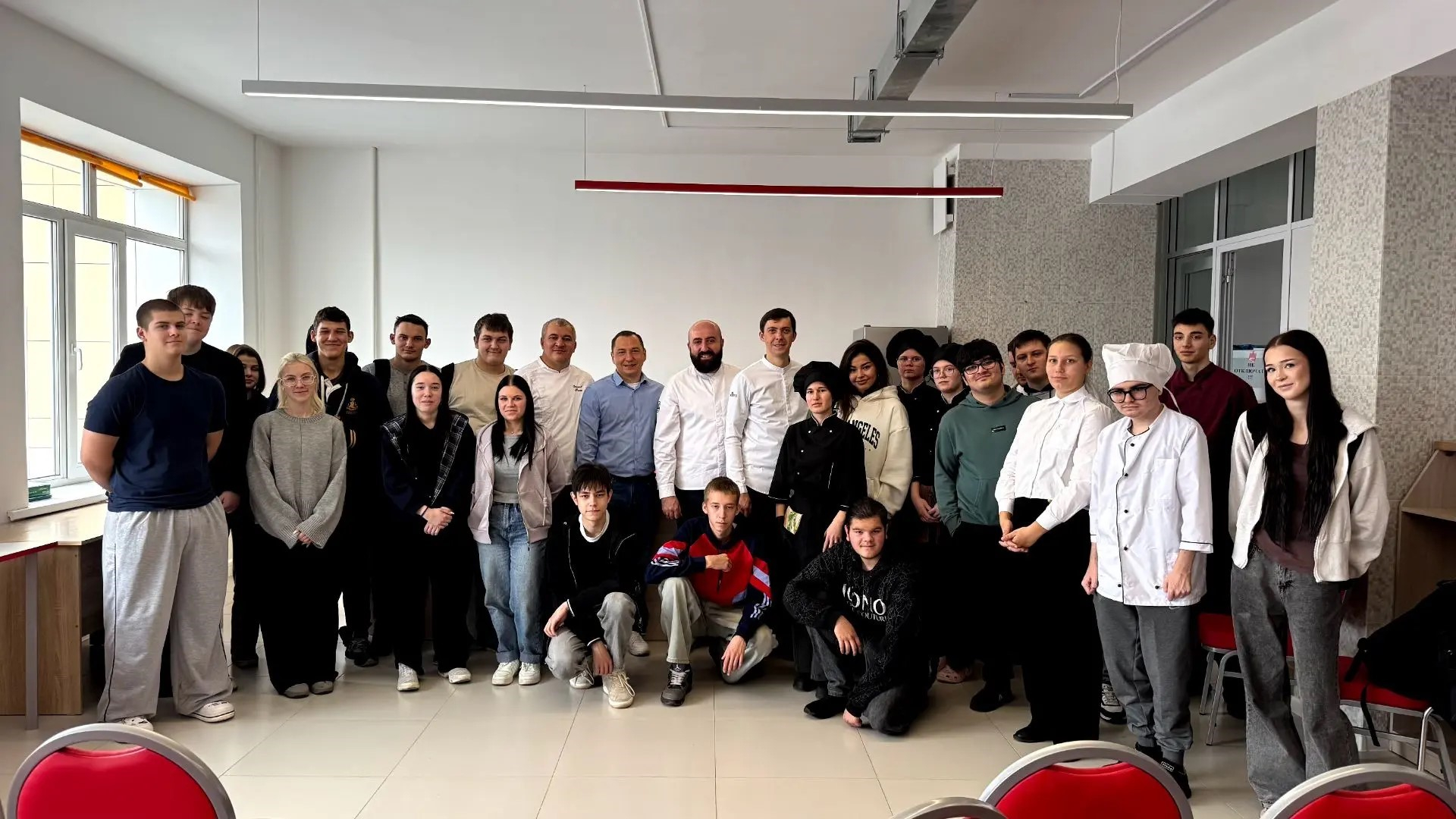 Шеф-повара &quotЗажировки&quot провели профориентационные встречи с молодежью Источник
