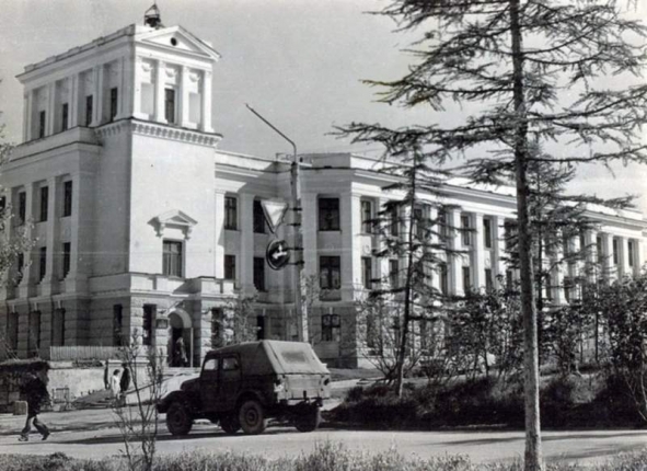Политехникум